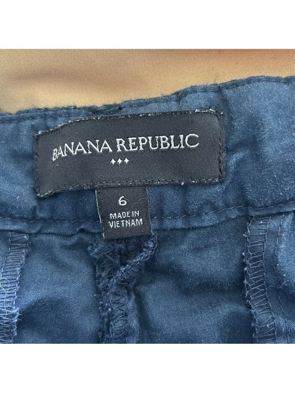 Banana Republic 4 1/2” eyelet pattern dressy shorts size 6 - Picture 4 of 4
